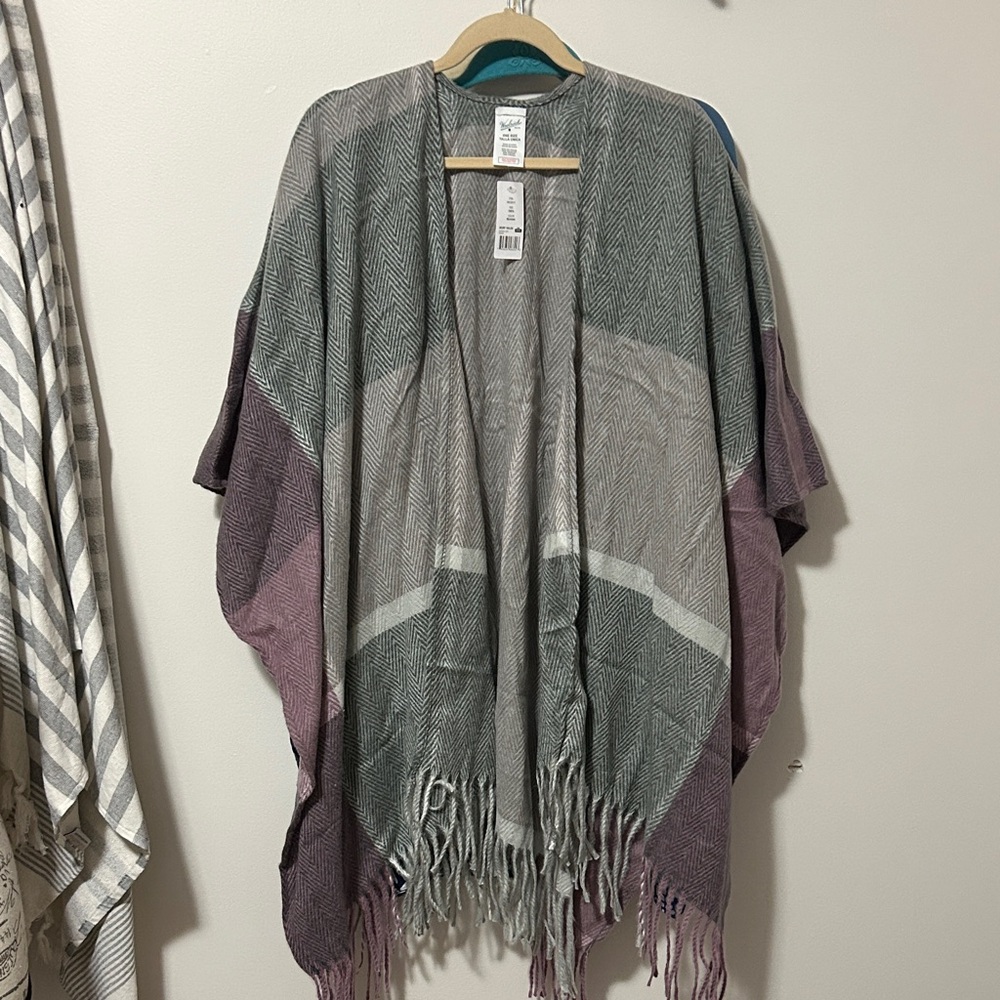 Woolrich Gray‎ Chevron Pattern Poncho